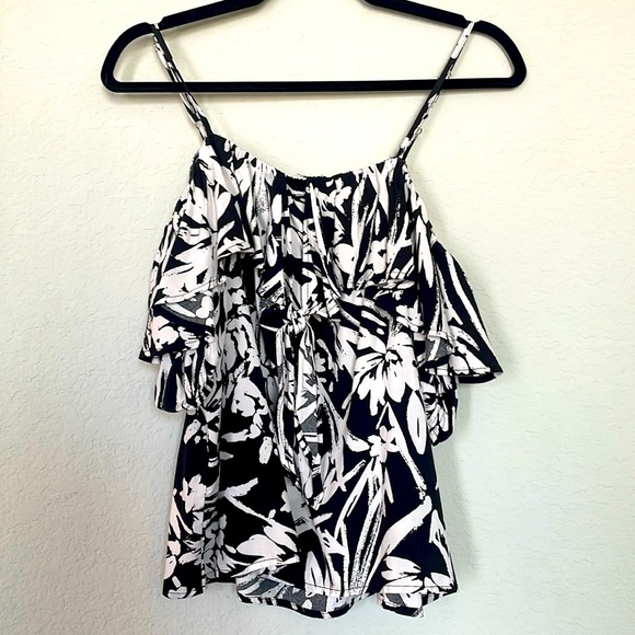 NWT Black and White off-the-shoulder top size Medium - Picture 1 of 5